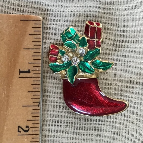 Vintage Enamel Holiday Pin Christmas Poinsettia Stocking Brooch Gold Tone & Red - Picture 8 of 9